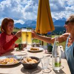 walking-in-the-italian-dolomites-rifugio