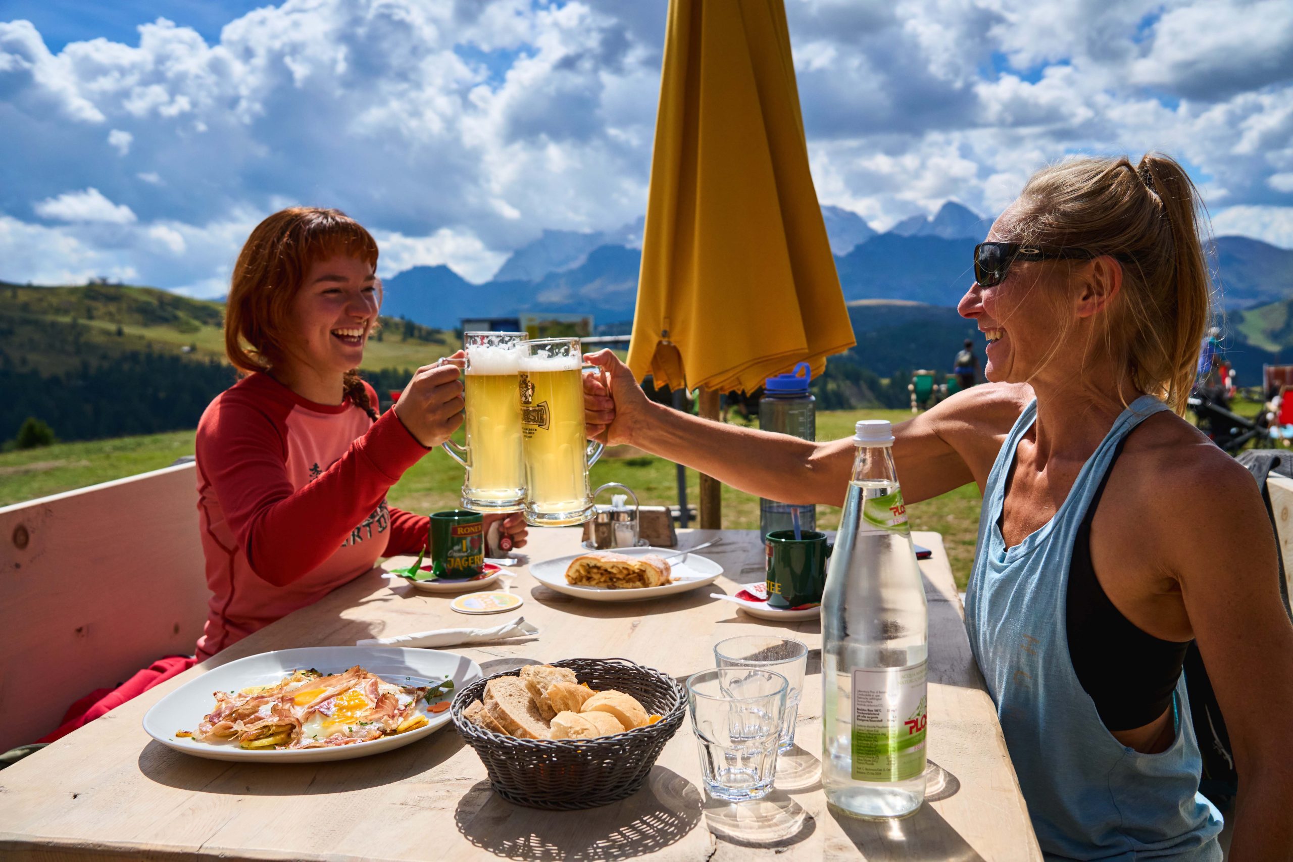 walking-in-the-italian-dolomites-rifugio