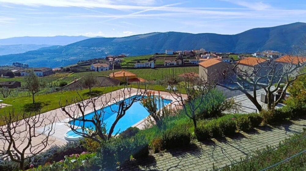 Qinta Manhas do Douro Pool