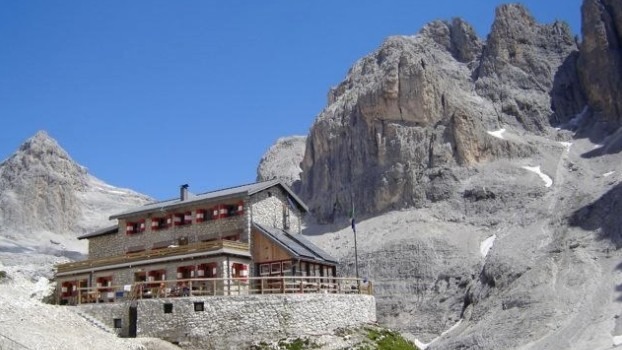 Rifugio Pradidali exterior