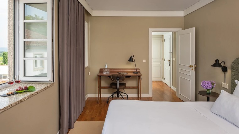 Forrester Essence Douro Room