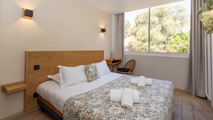 Hotel Kalliste bedroom