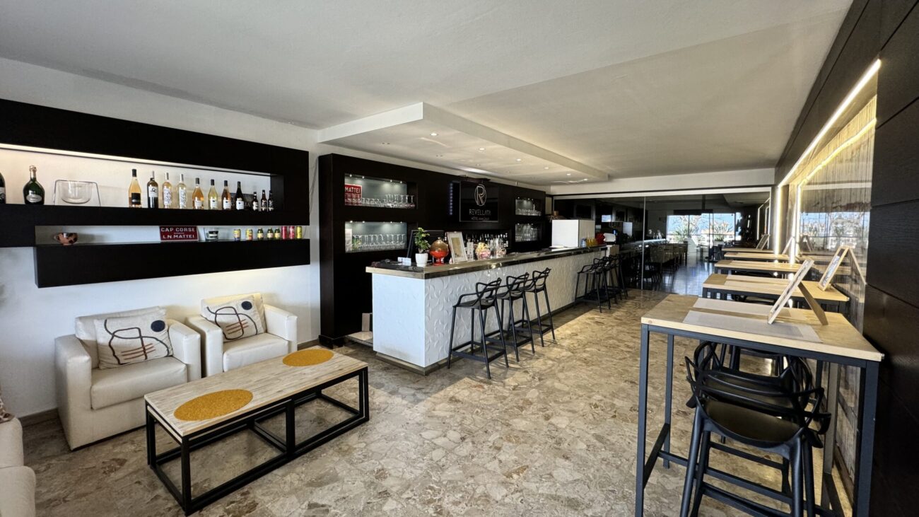 Hotel Revellata bar
