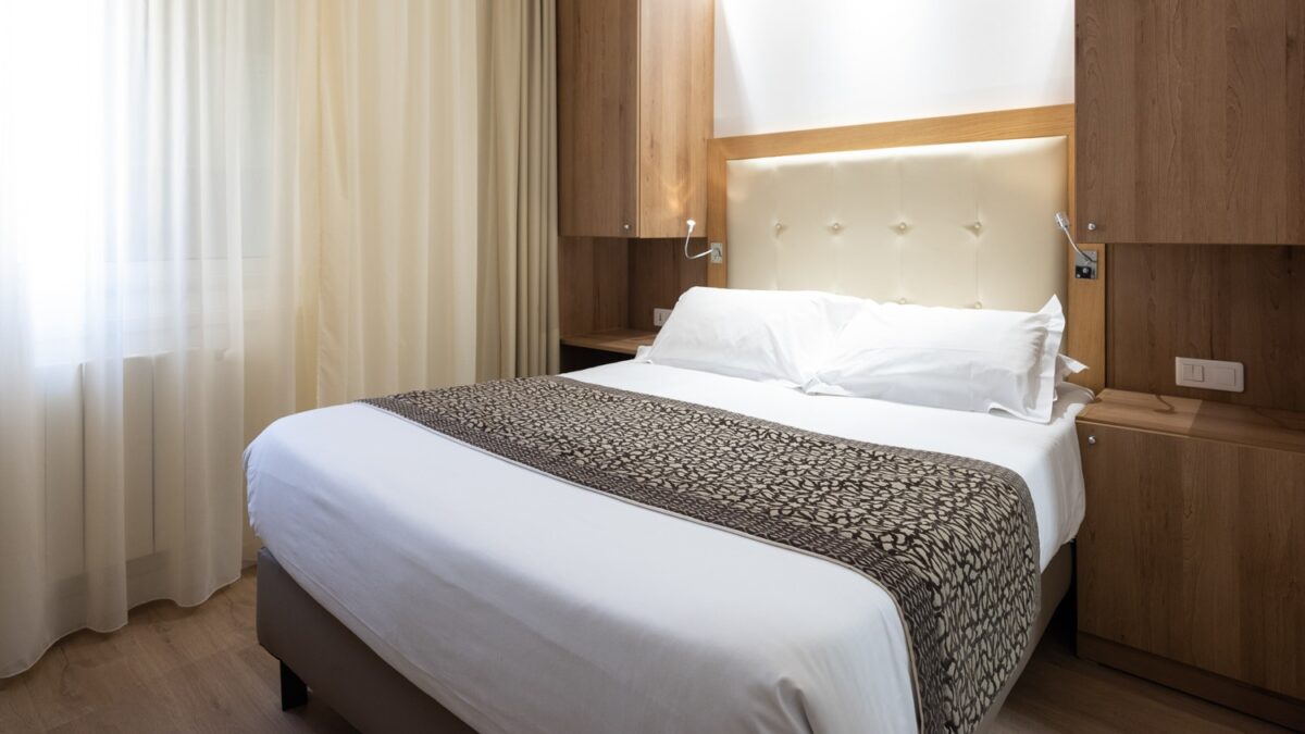Hotel Revellata bedroom