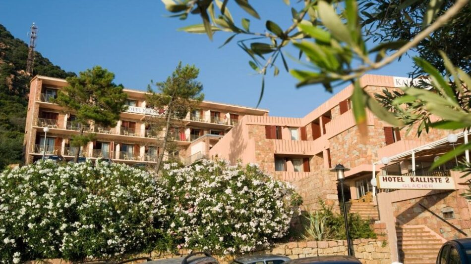 Hotel Kalliste exterior