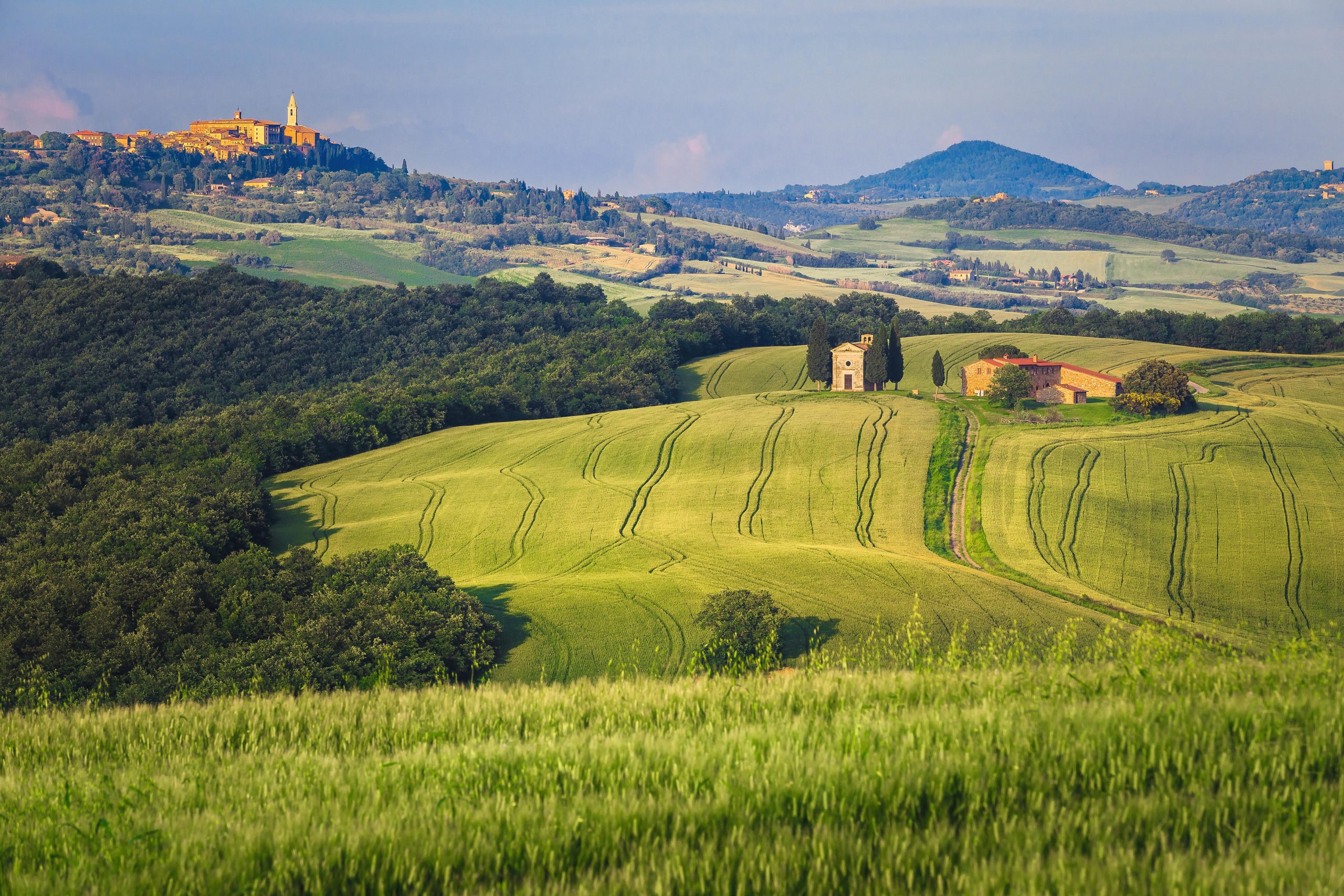 vitaleta-chape-pienza-walking