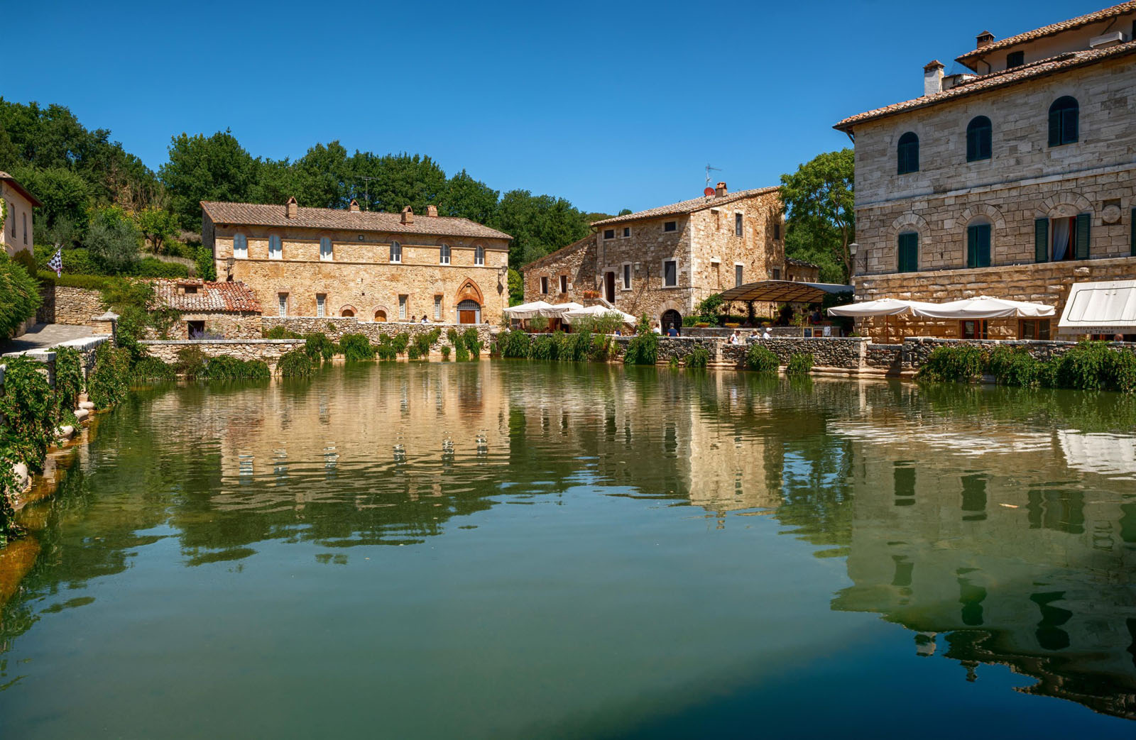 bagno-vignoni-tuscany-italy.