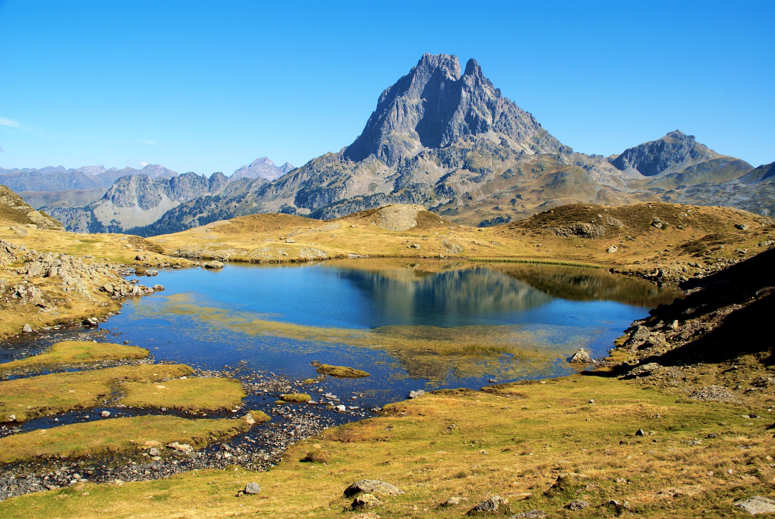 ayous-lakes-pic-du-midi