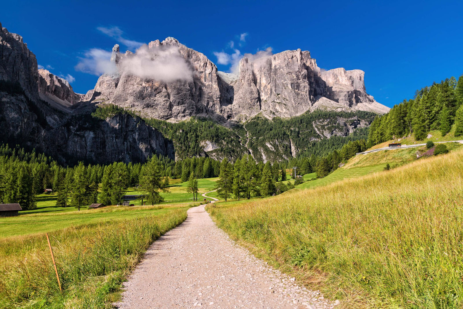 Dolomiti - footpath in Badia Valley