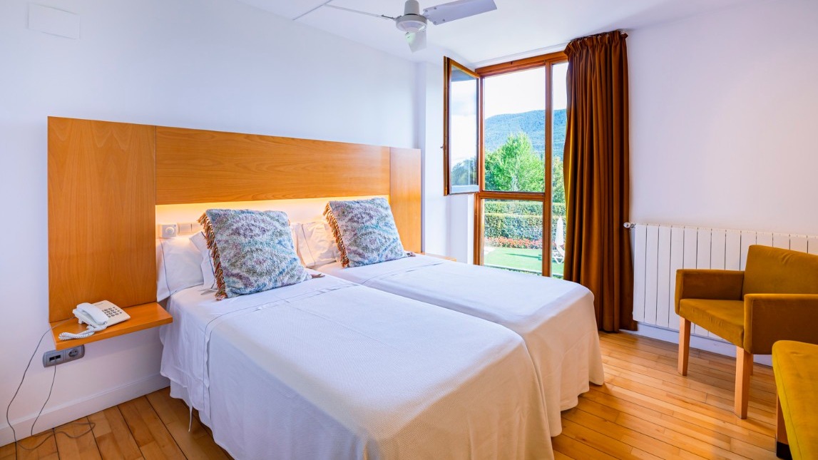 Hotel Tierra de Biescas bedroom