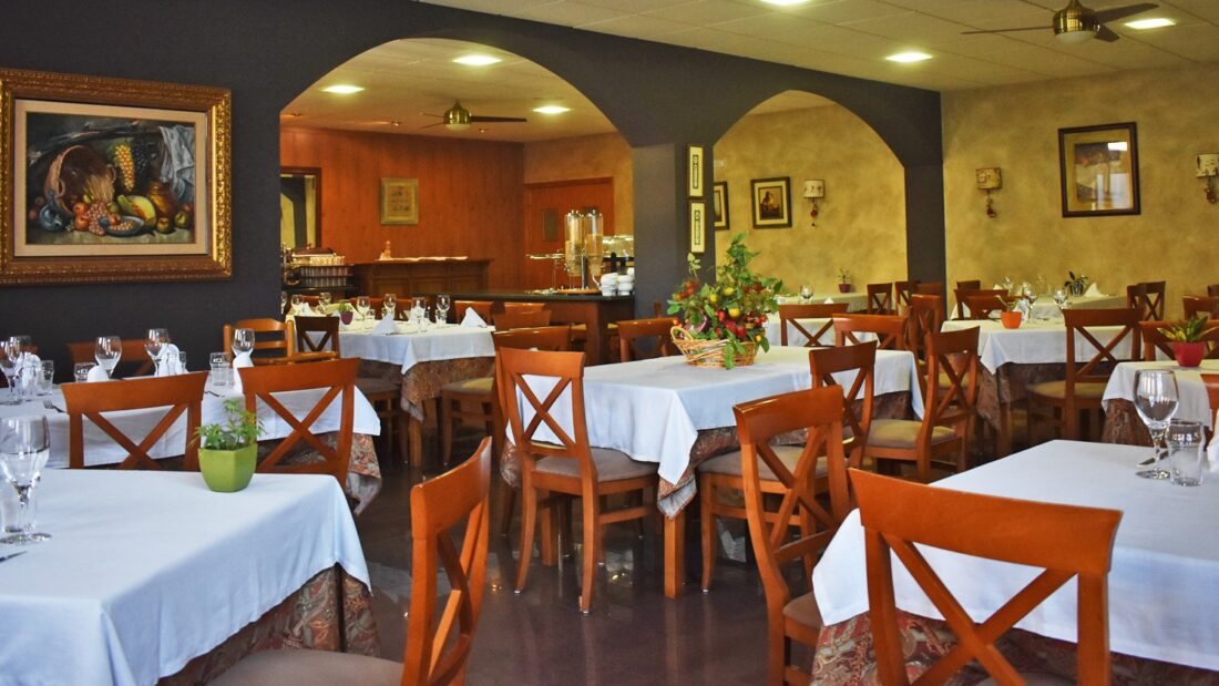 Hotel Sabacos dining room