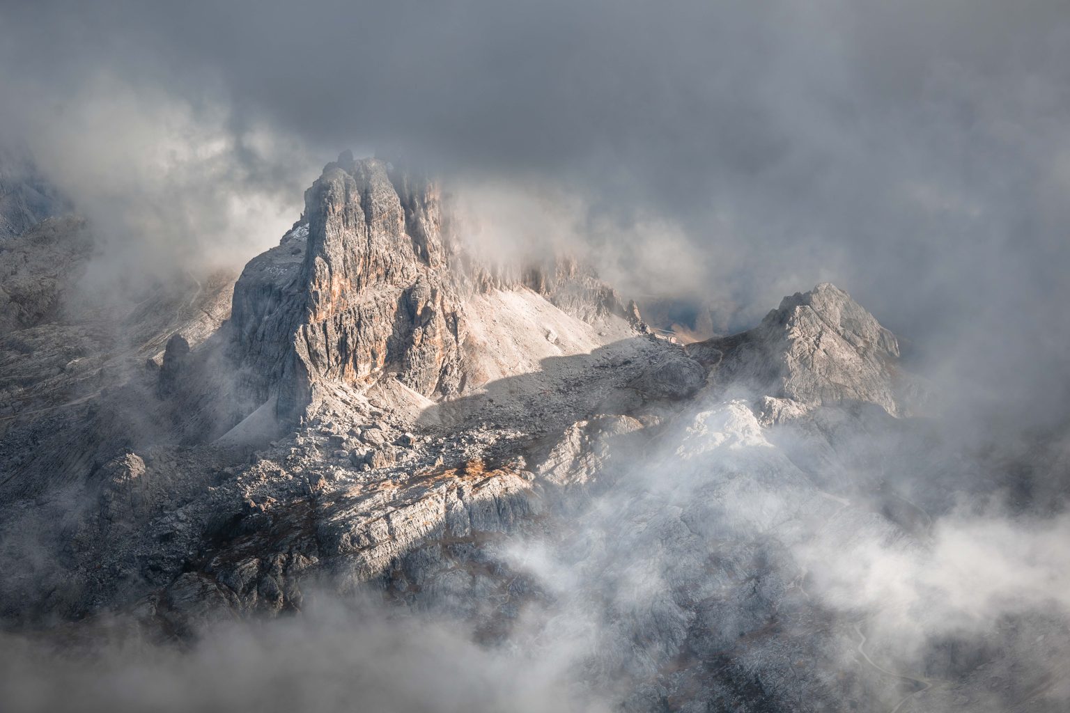 cortina-hut-to-hut-walking