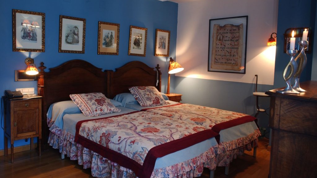 Hotel Almud bedroom