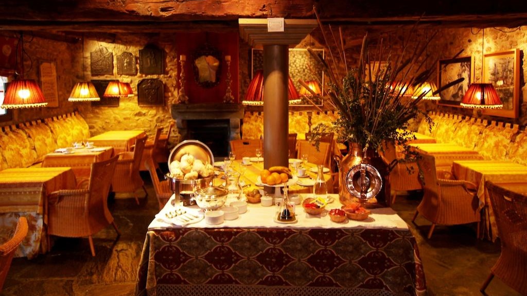 Hotel Almud dining room