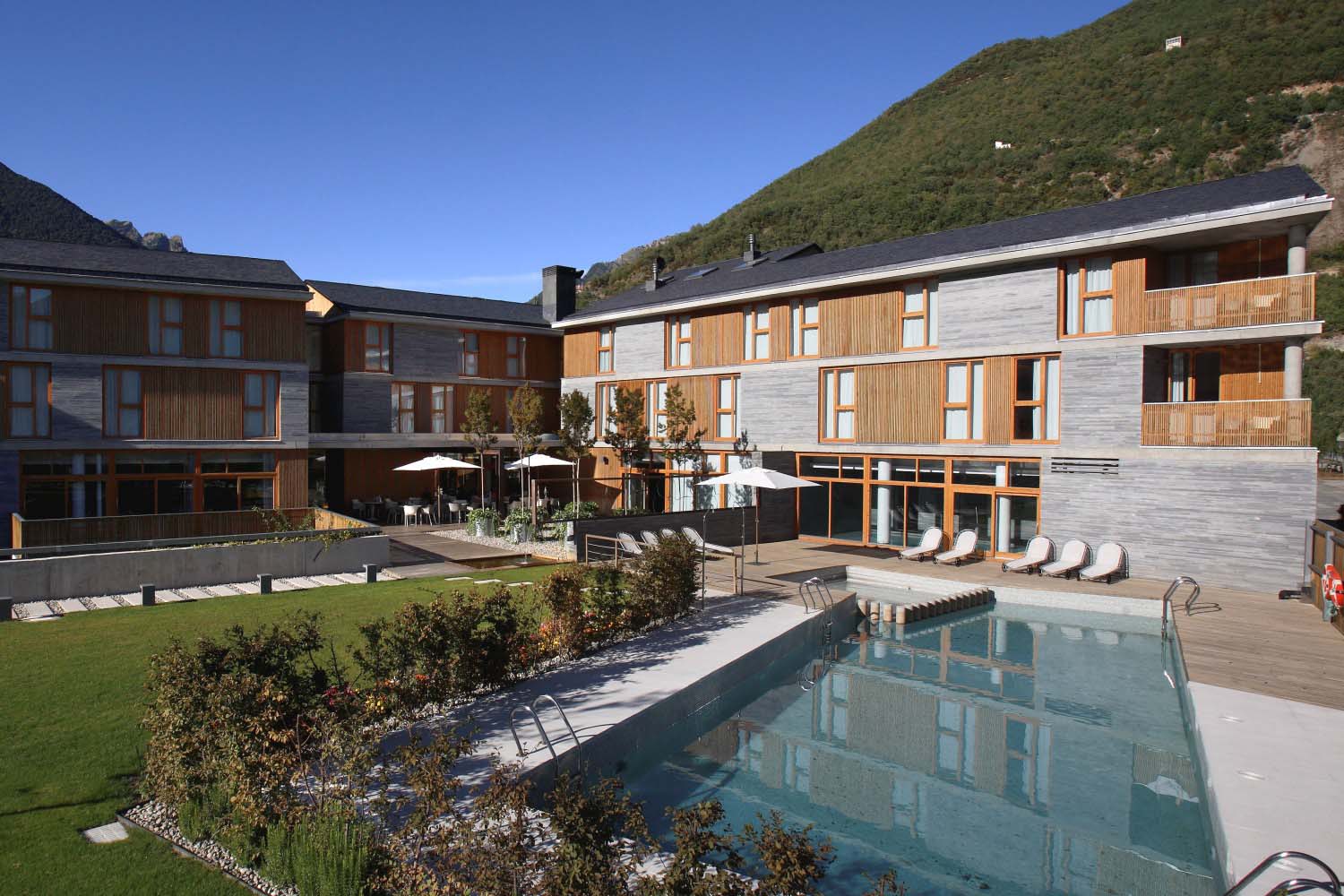 hotel-tierra-de-biescas-pool
