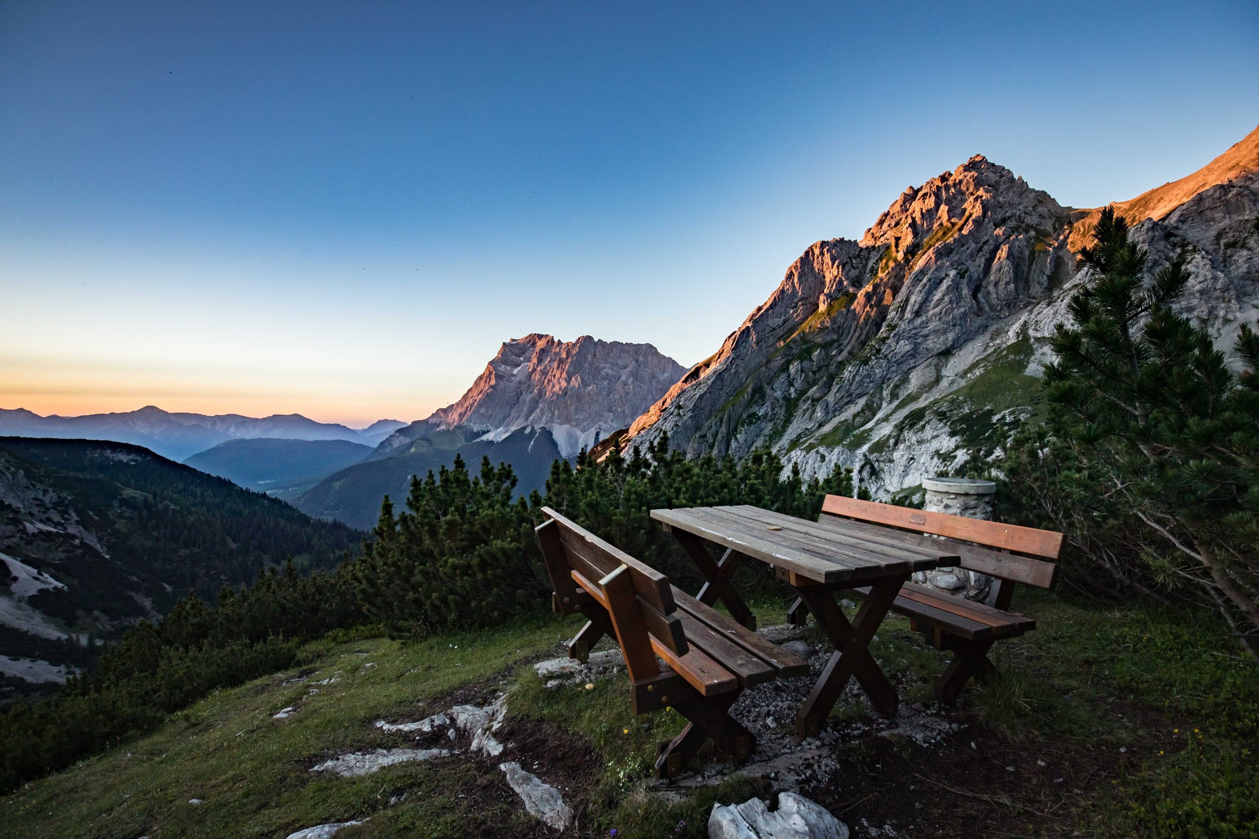 Blick auf das Zugspitz-Massiv von der Coburger Hütte in den Alp