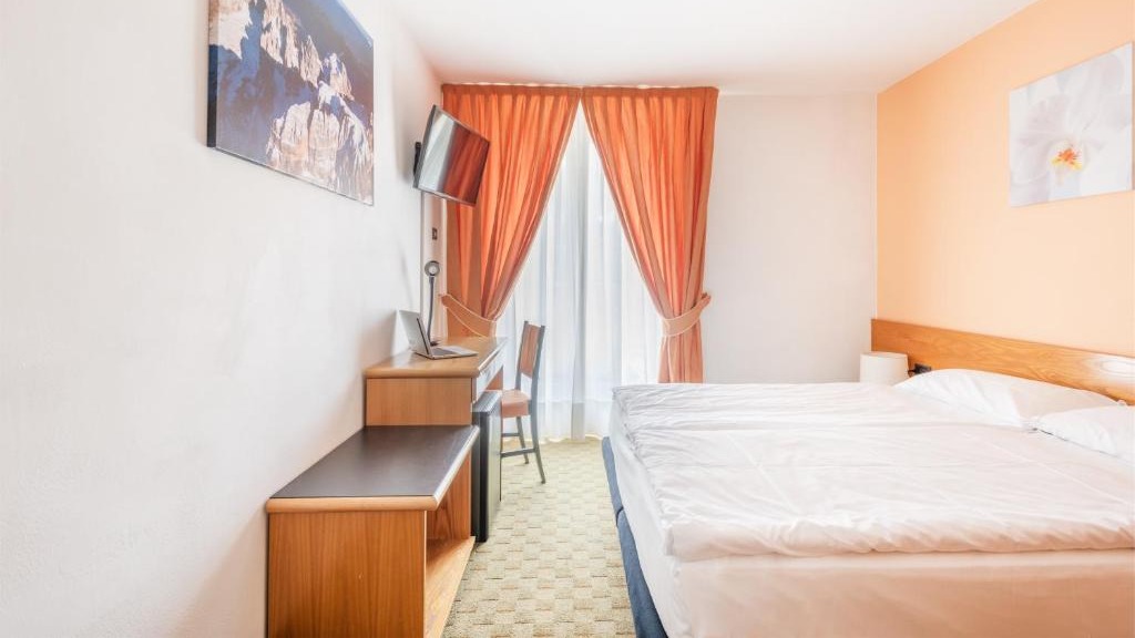 Hotel Alpina Campiglio Bedroom
