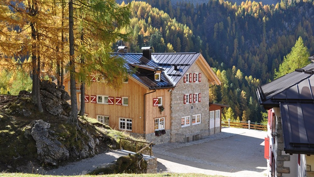 Rifugio Contrin Outside