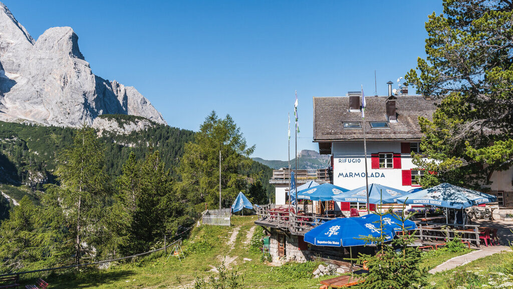 Rifugio Marmolada exterior