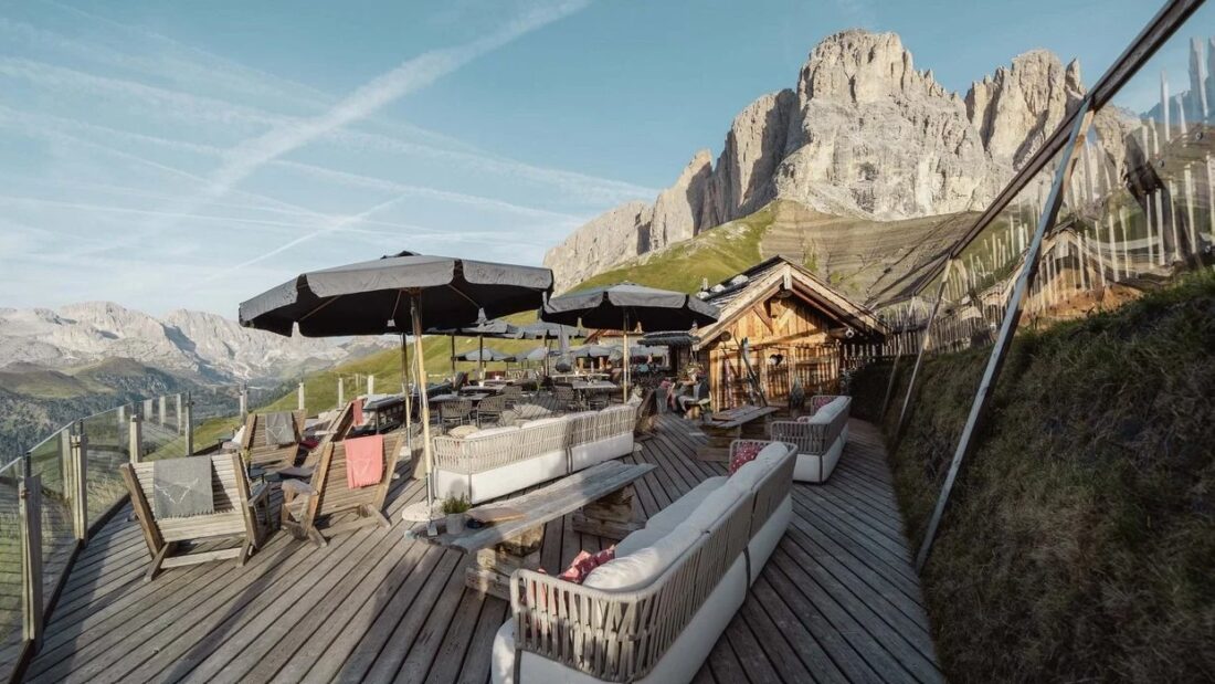 Rifugio Friedrish outside