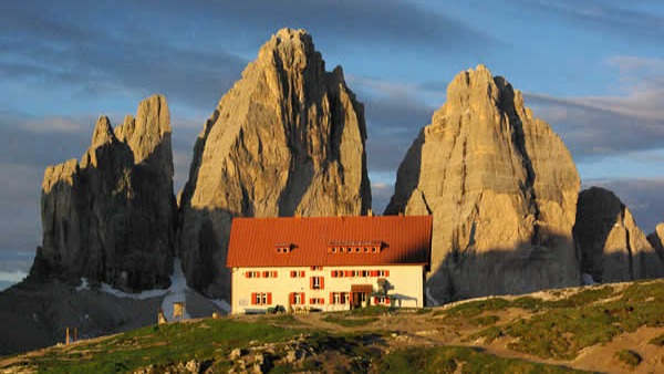 Rifugio Tre Cime Locatelli exterior