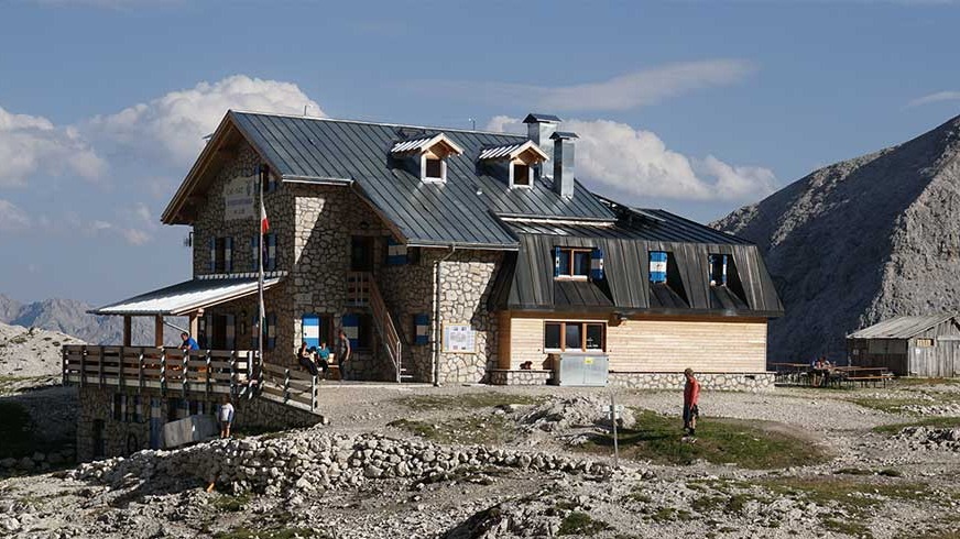 Rifugio Antermoia exterior