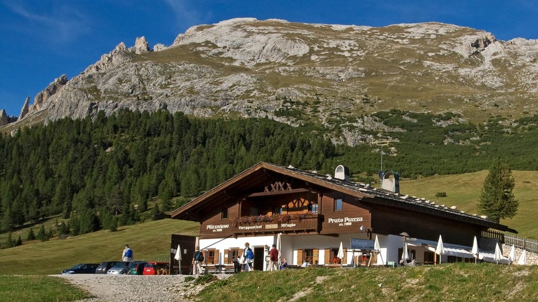 Rifugio Prato Piazza outside
