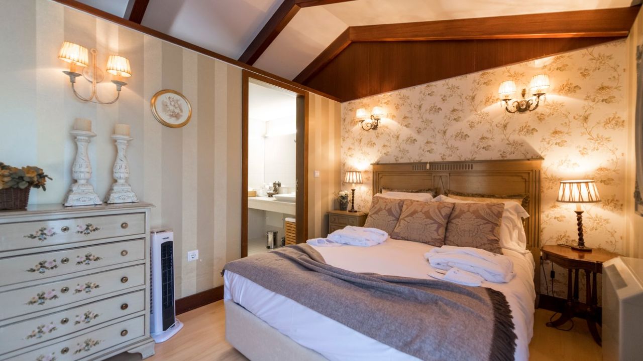 Small family run B&B, Castelo de Neiva - bedroom