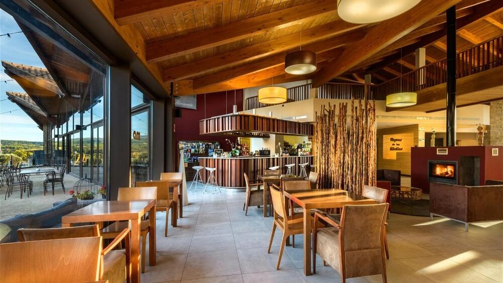 Hotel Aguas de los Mallos dining room