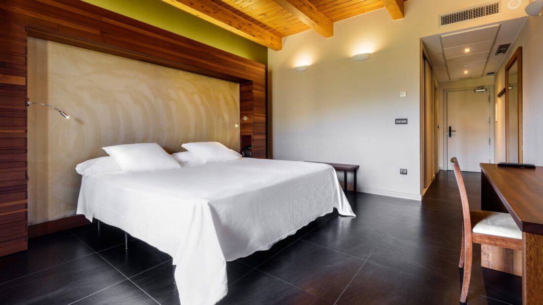Hotel Aguas de los Mallos bedroom