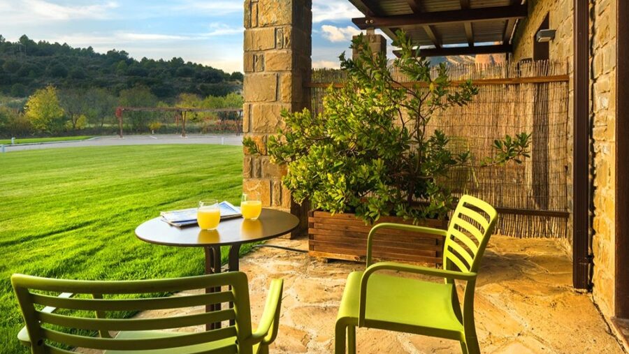 Hotel Aguas de los Mallos outside space