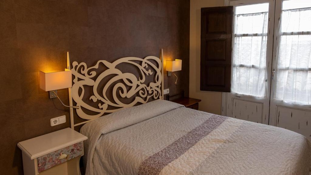 Hotel Villa de Alquezar bedroom