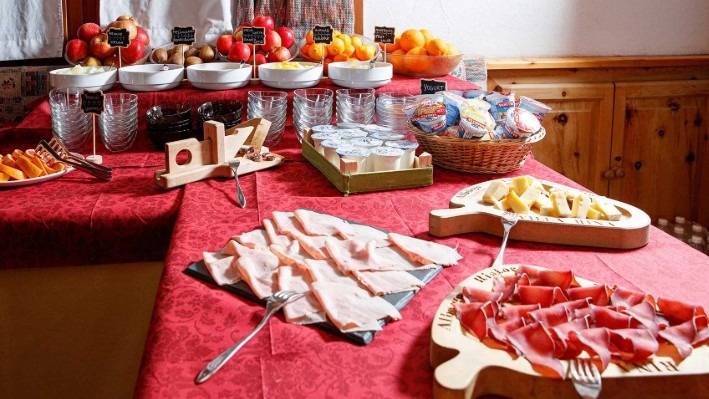 Hotel Rina Cerbul breakfast