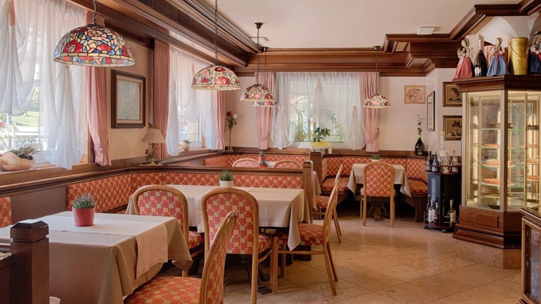 Hotel Malita dining room