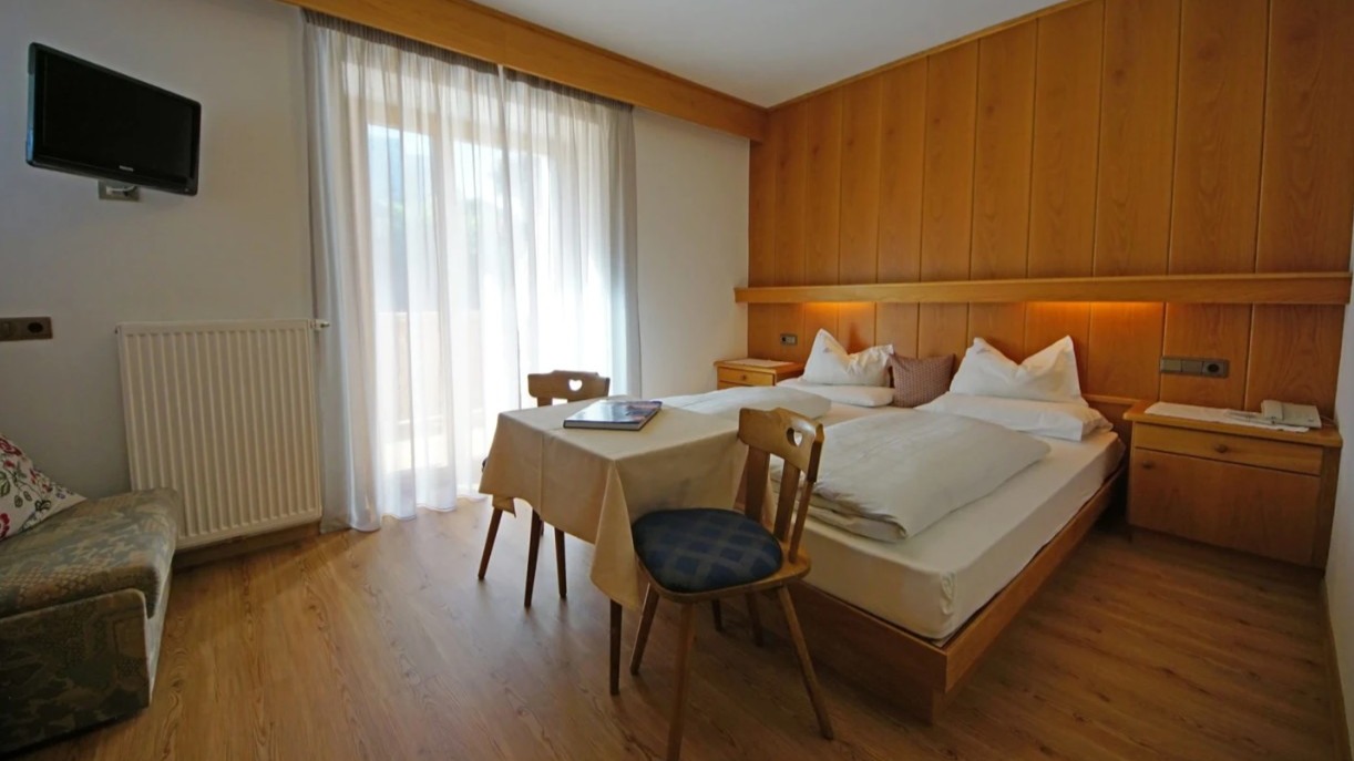 Garni Tofana bedroom
