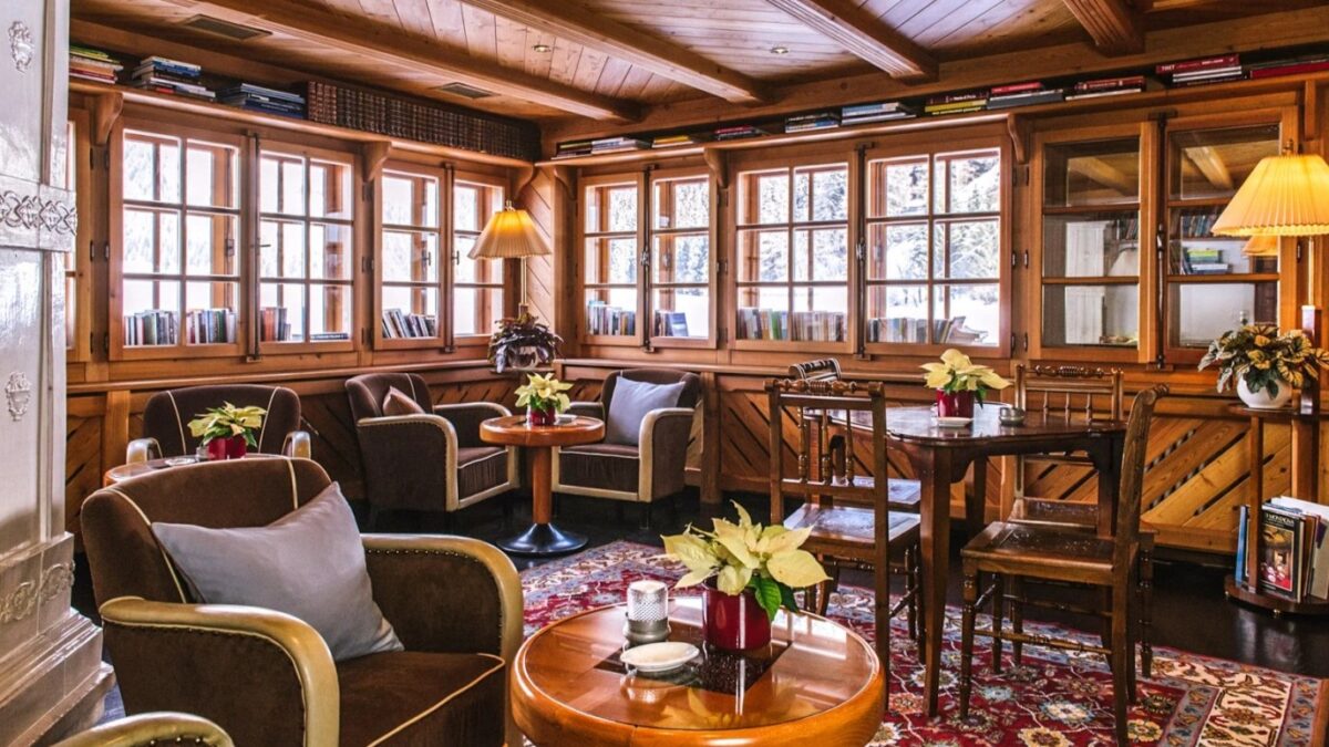 La Perla Hotel Lounge
