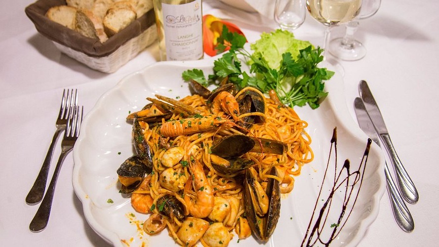 La Perla Hotel food