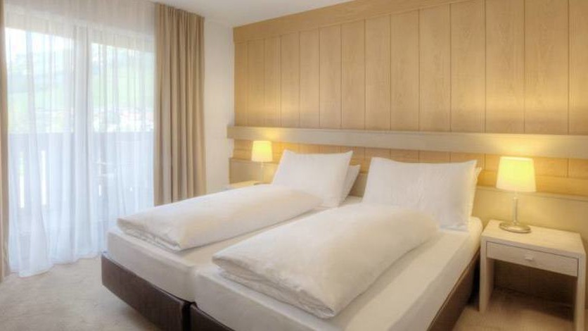 La Tambra bedroom