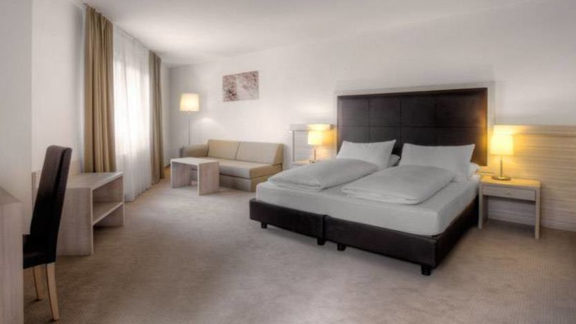 La Tambra bedroom