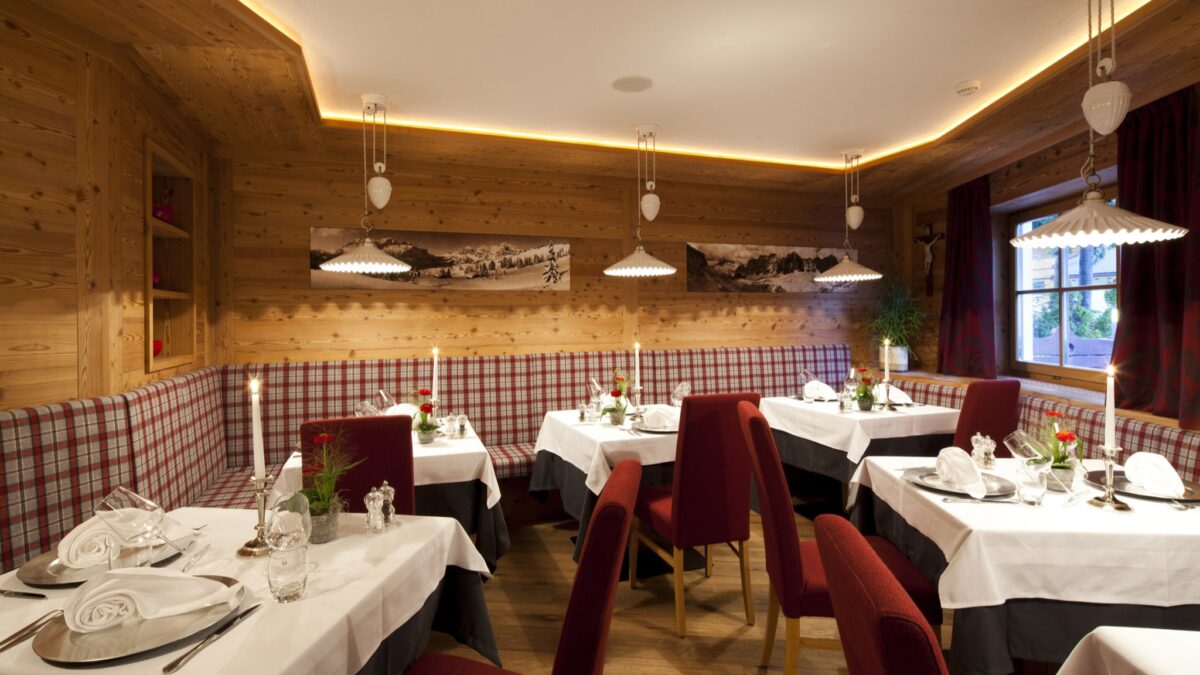 Hotel Christian dining room