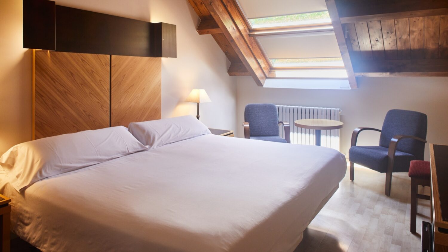 Hotel Ordesa bedroom