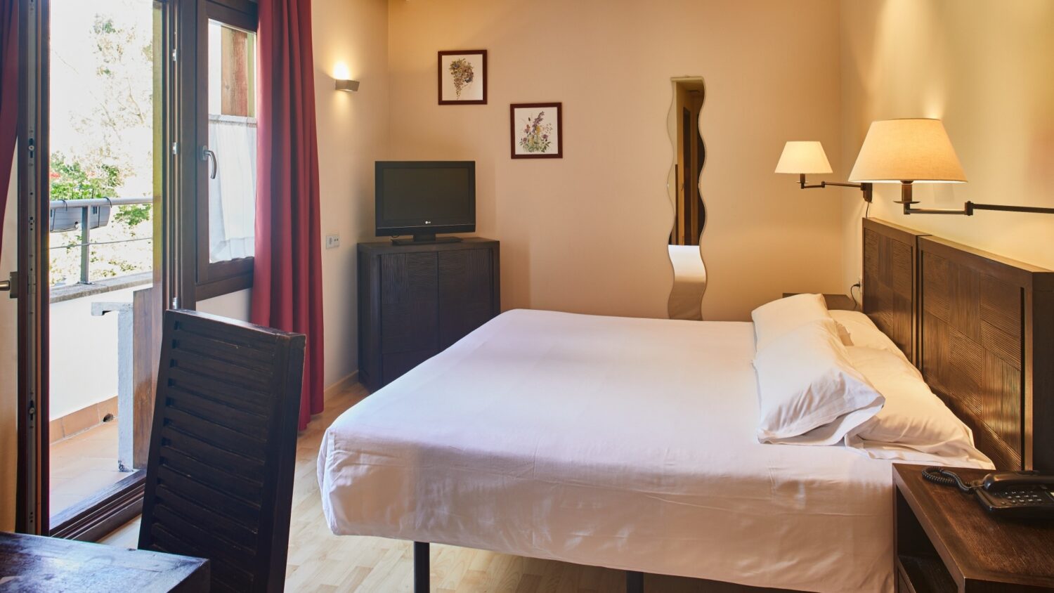 Hotel Ordesa bedroom