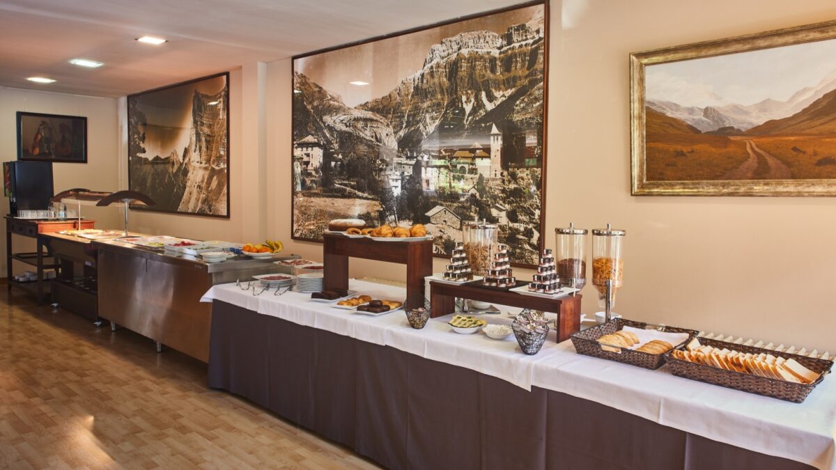 Hotel Ordesa breakfast