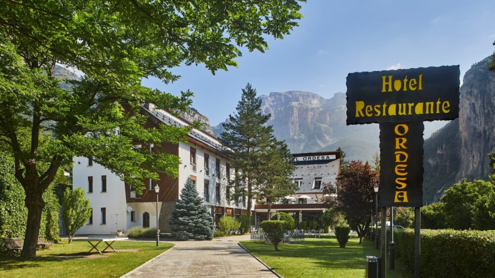 Hotel Ordesa exterior