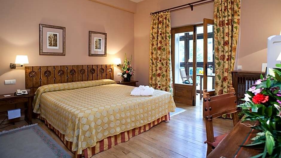 Parador de Fuente De bedroom