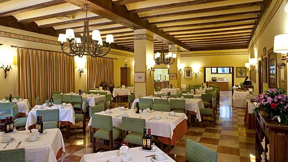 Parador de Fuente De dining room